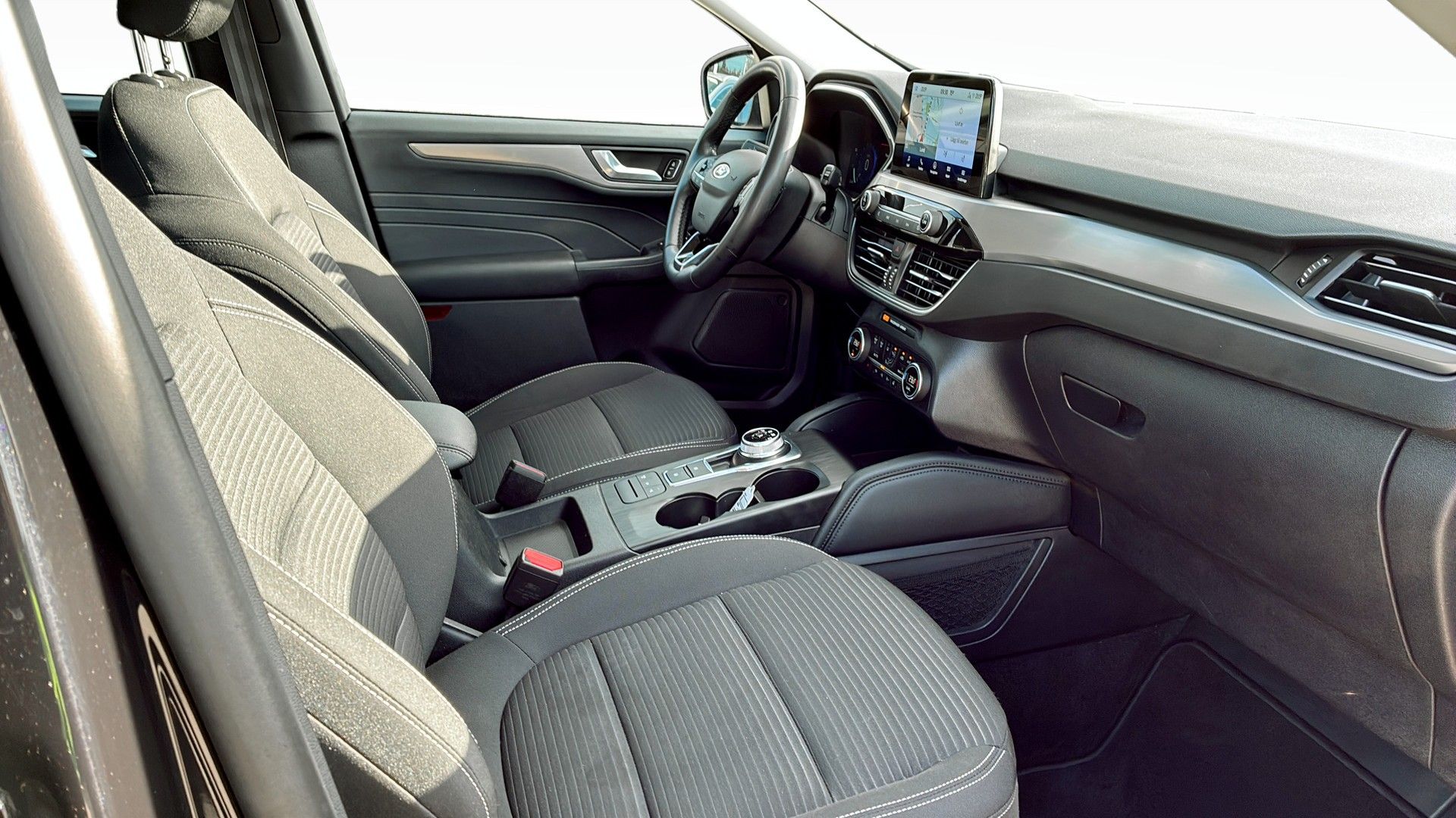 Ford Kuga Plug-In Hybrid 2022, bild 3/10