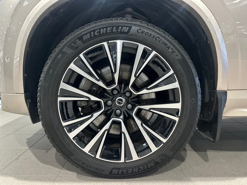 Bild 3 av Volvo XC90 7-seater Recharge T8 Ultimate Dark/ Dragkrok halvautomatisk/ Panoramatak/ 360 Kamera