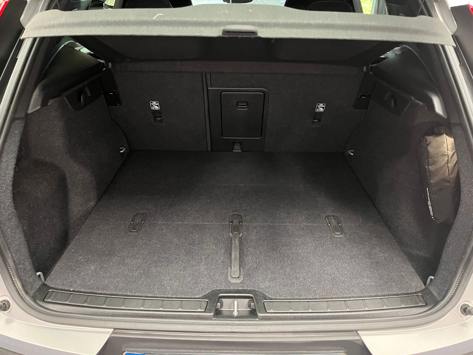 Volvo XC40 B3 FWD Bensin Plus Dark 2025, bild 6/10