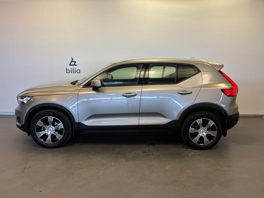 Bild 3 av Volvo XC40 T3 FWD aut Momentum Advanced / Keyless / Dragkrok / Backkamera / Elbaklucka /