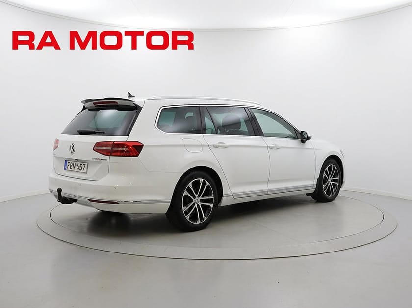 Bild 4 av Volkswagen Passat Sportscombi SC 2.0 TDI 4Motion GT | Pano | Kamera | Drag | Värmare
