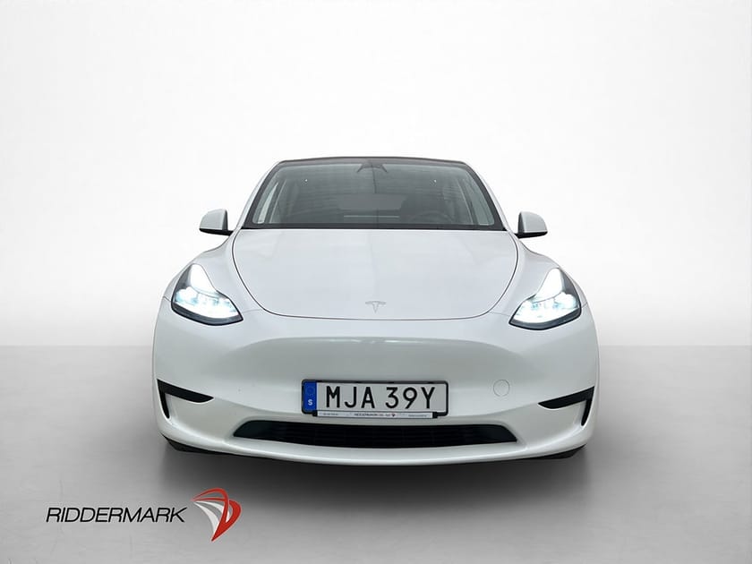 Bild 3 av Tesla Model Y Standard Range RWD Drag Pano Läder