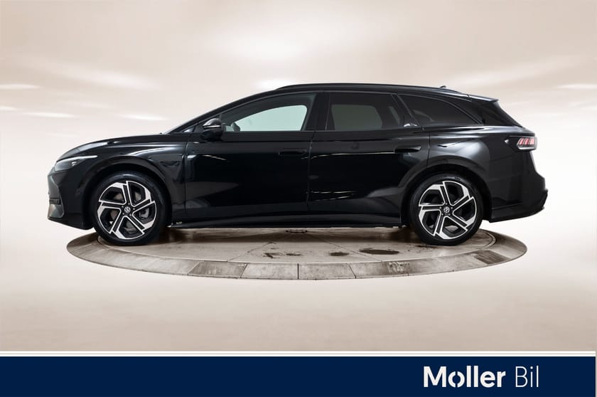 Bilde 2 av Volkswagen ID.7 GTX Tourer