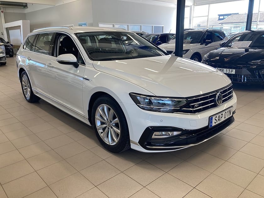 Bild 1 av Volkswagen Passat Sportscombi 1,5TSI 150HK DSG R-Line Värmare Drag