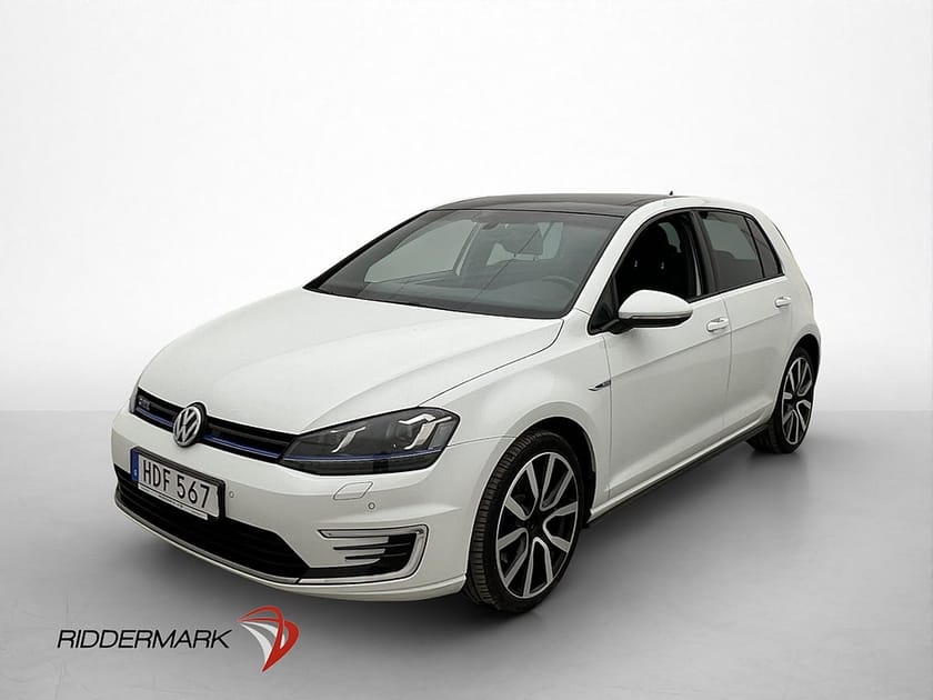 Bild 1 av Volkswagen Golf GTE 204hk Pano Fjärr-Värm Navi CarPlay PDC