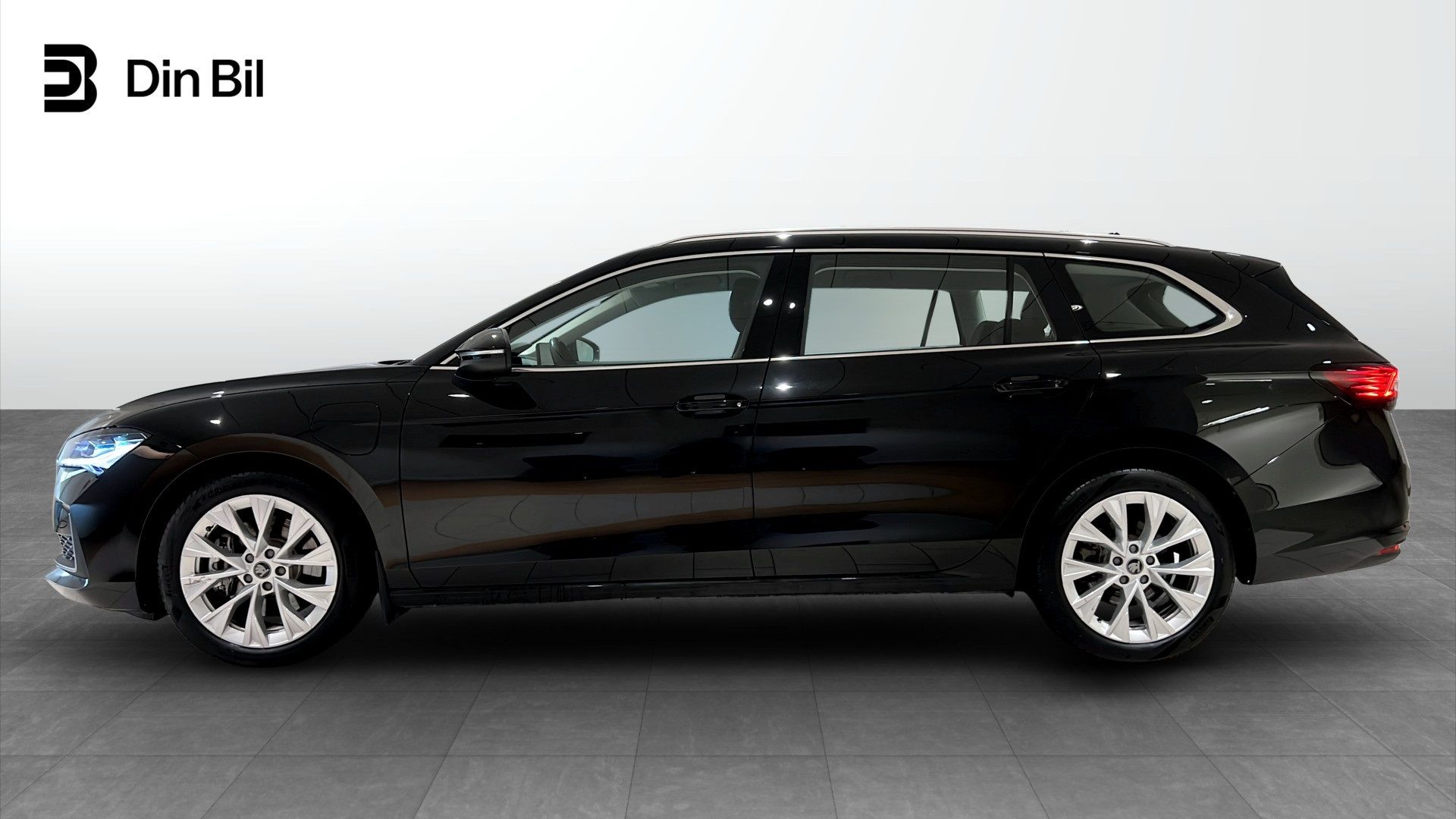 Skoda Superb iV Kombi 2025, bild 2/23