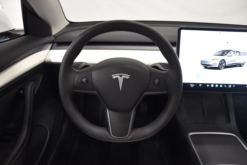 Bild 2 av Tesla Model 3 Long Range AWD Autopilot Pano Skinn Rattv Moms