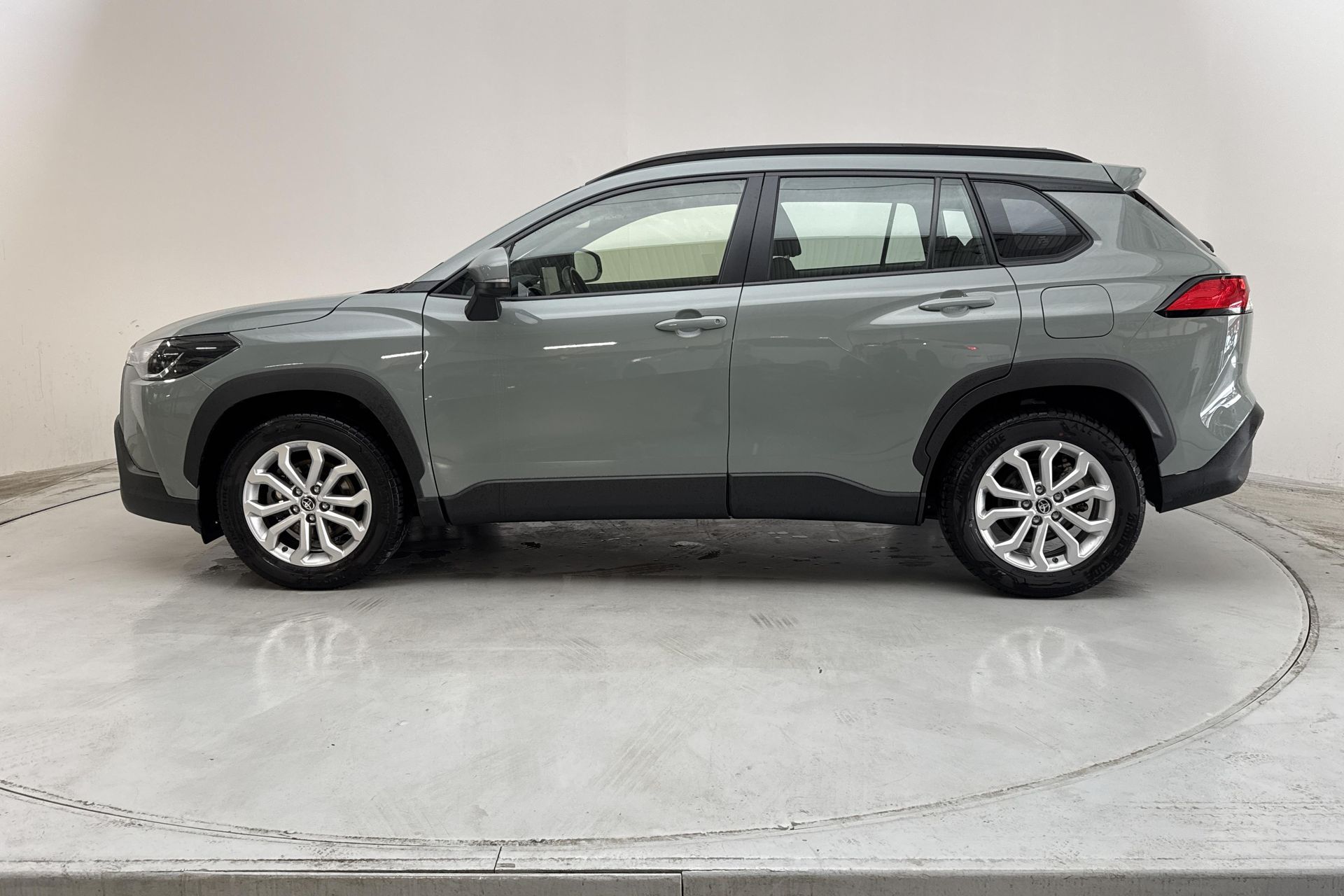 Toyota Corolla Cross Hybrid AWD-i 2024, bild 2/10