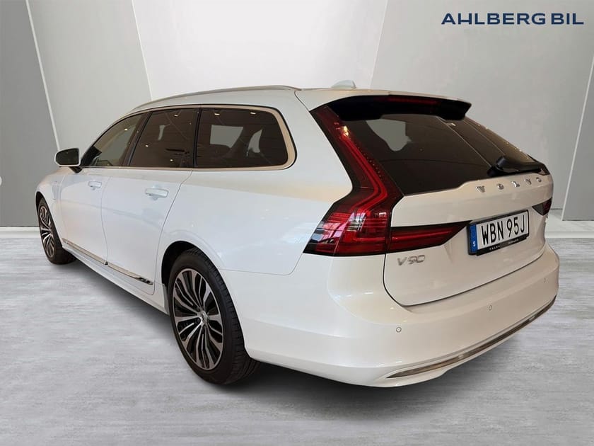 Bild 3 av Volvo V90 T6 Core Edition II, Dragkrok Halvautomatisk, Parkeringskamera Bak, Baklucka Elmanövrerad, Google Maps