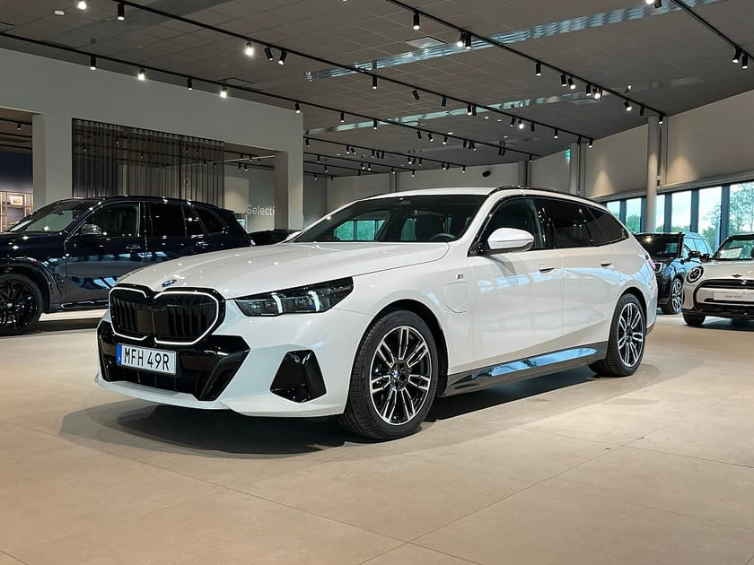 Bild 1 av BMW 530e xDrive Touring M Sport Pro D/A Plus H/K Drag