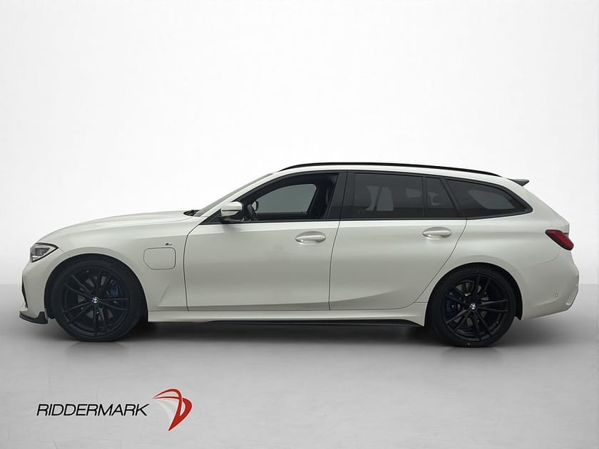 Bild 4 av BMW 330e xDrive Touring 330 M Sport Cockpit Pano H/K HuD Skinn Moms