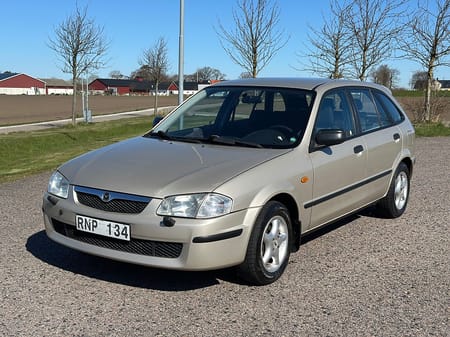 Mazda 323F