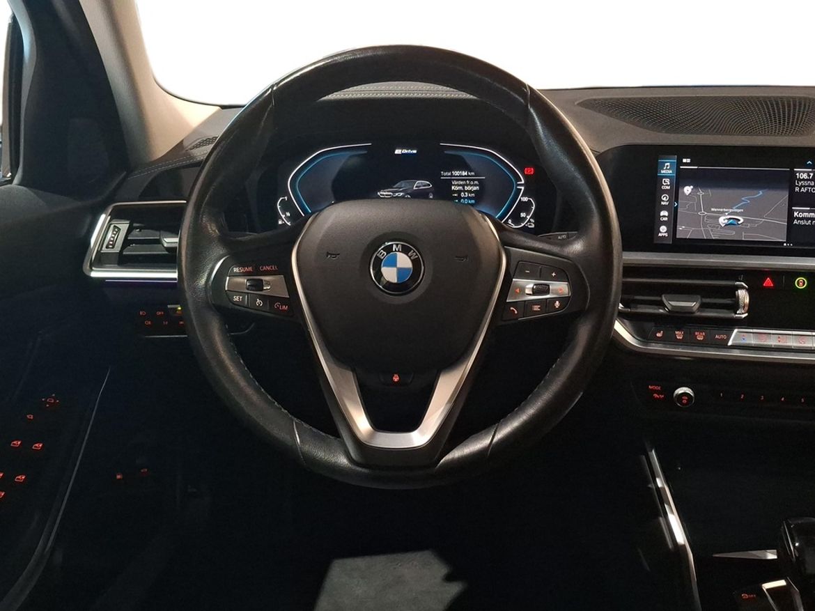 BMW BMW 330e xDrive Touring — bild 11
