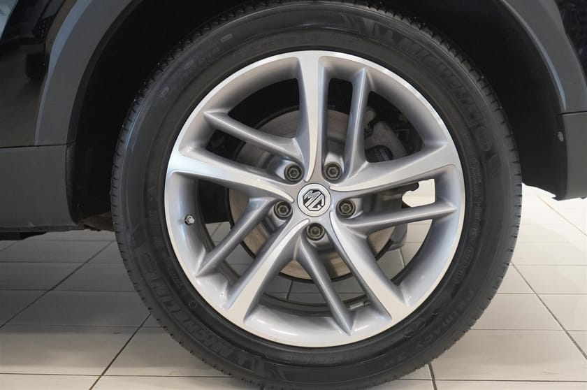 Bild 5 av MG EHS PHEV Luxury Pebble Black