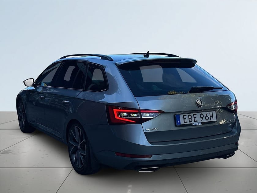 Bild 5 av Škoda Superb Kombi Skoda 4x4 Business Edition SoV-Däck/Navi/Adaptiv Fart/Kamera