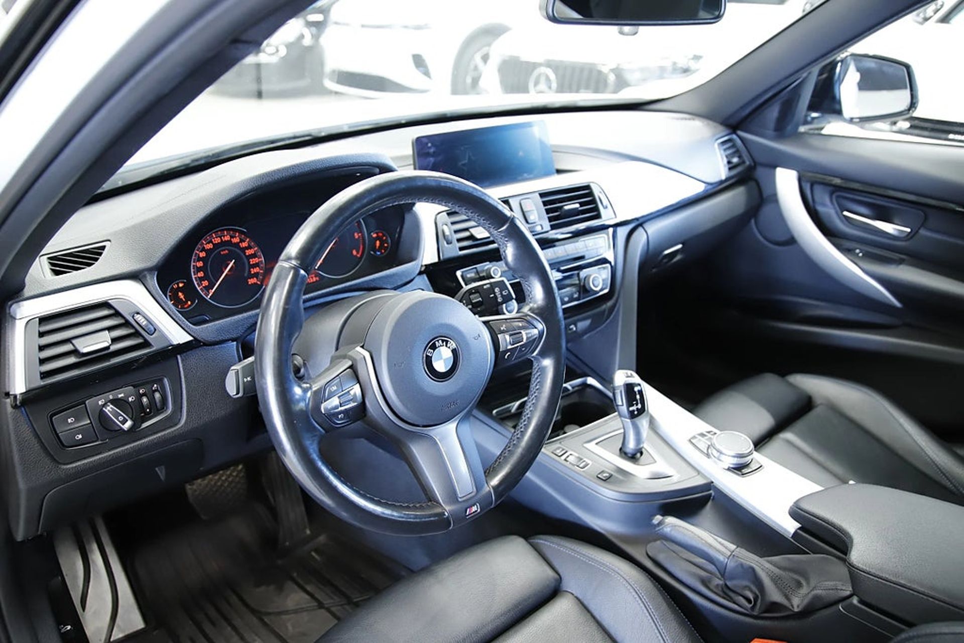 BMW 320 2018, bild 6/10