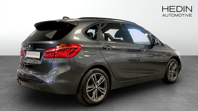 Bild 2 av BMW 225xe Active Tourer F45 Rattvärme, Backkamera, Adaptiva LED strålkastare, Head-up display, Hi-Fi ljudsystem, El Svankstöd
