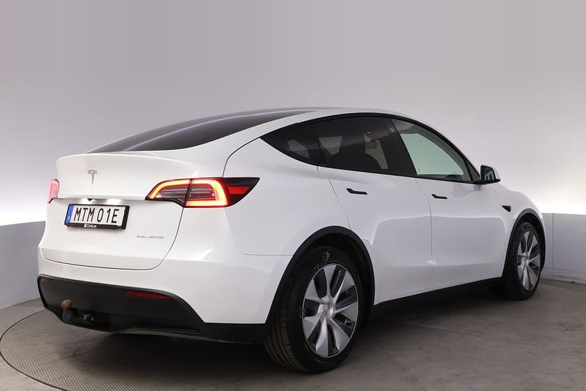 Bild 5 av Tesla Model Y Long Range AWD Autopilot Pano Drag