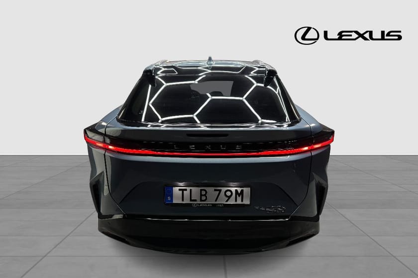 Bild 3 av Lexus RZ 500e STBW LUXURY DRAG V-HJUL