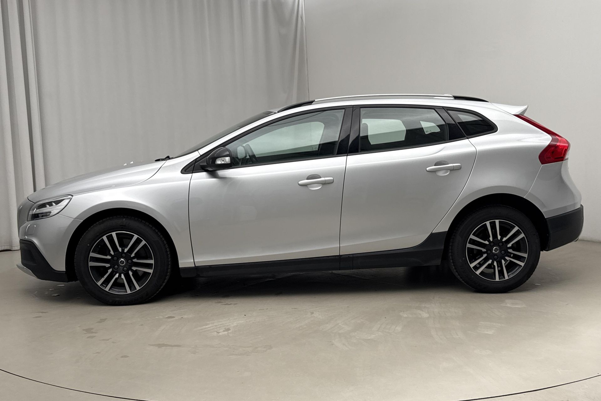 Volvo V40 Cross Country D3 2019, kuva 2/10