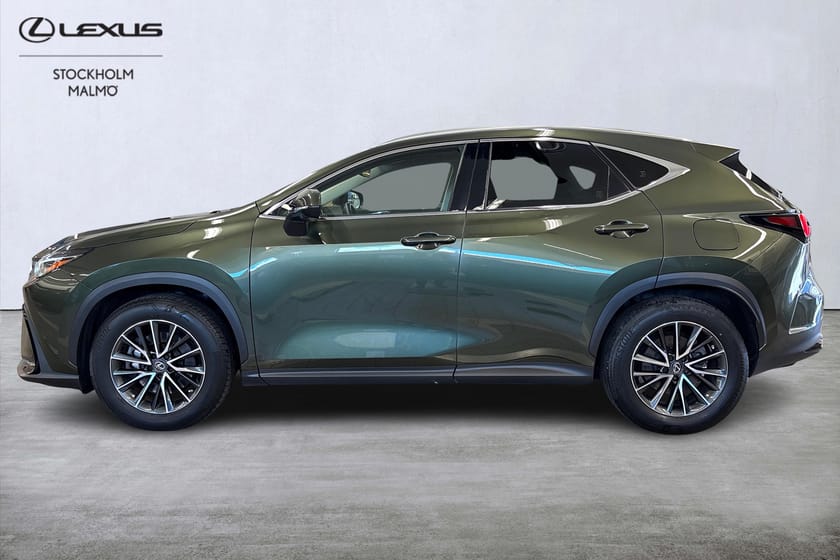 Bild 3 av Lexus NX 450h+ --Executive Teknikpaket AWD 360° HUD Navi Keyless