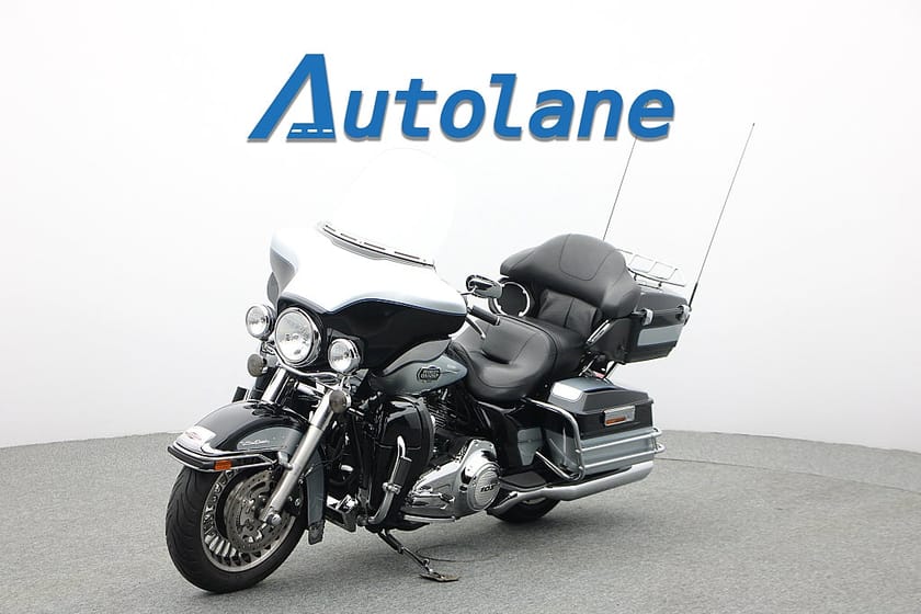 Bild 4 av Harley-Davidson Electra Glide Ultra Classic Classic* Vance & Hines