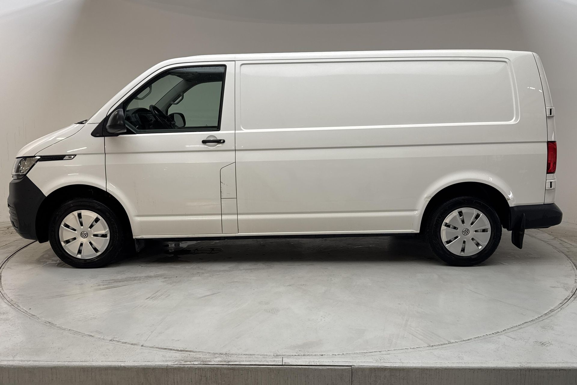 Volkswagen Transporter 2.0 TDI SCR 2023, bild 2/10