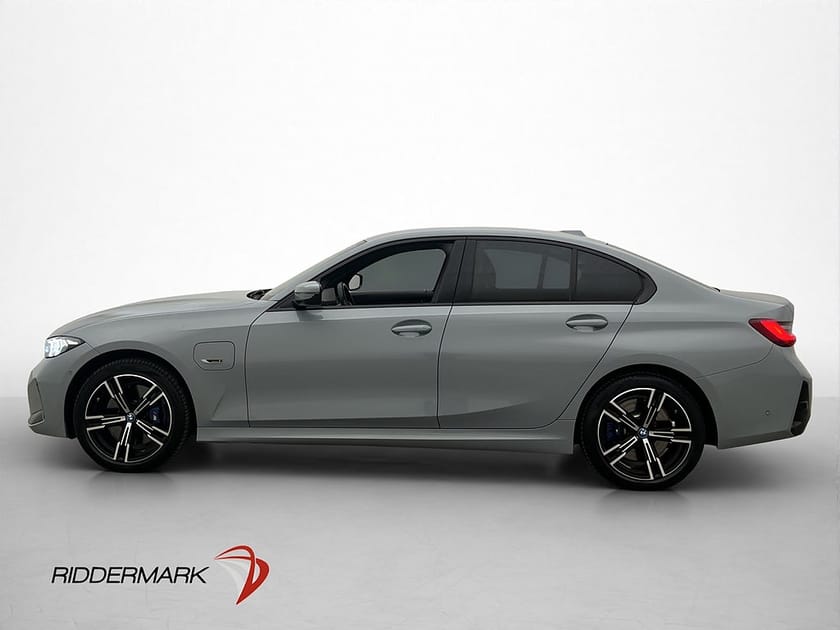 Bild 4 av BMW 330e xDrive Sedan M Sport Wide Kamera HiFi Ambient CarPlay GPS