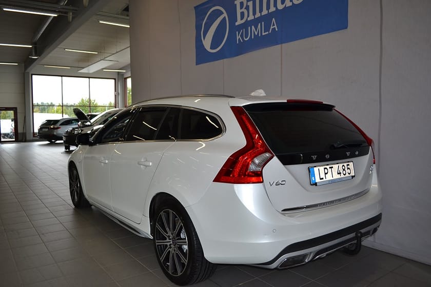 Bild 3 av Volvo V60 D6 Plug-in Hybrid 283hk Summum AWD Aut Drag Navi