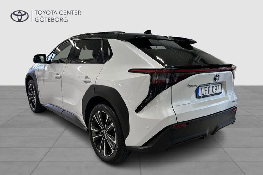 Bild 4 av Toyota bZ4X AWD EXECUTIVE 20 ALUFÄLGAR PANORAMAGLASTAK B