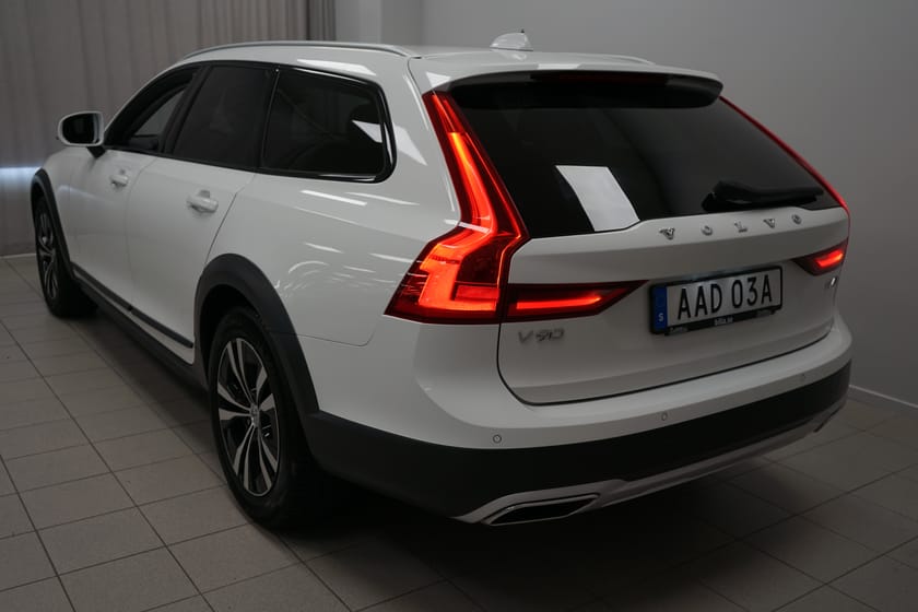 Bild 3 av Volvo V90 Cross Country D4 AWD Advanced Edt | Drag | Förarstol elmanövrerad |