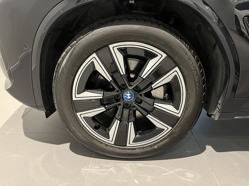 Bild 5 av BMW iX3 Charged M Sport Panorama Drag Elstolar Minne Adpt Farth