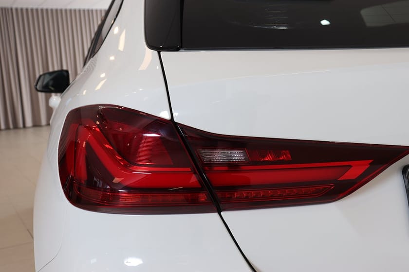 Bild 4 av BMW 118i Steptronic M Sport B-kamera Rattvärme Keyless
