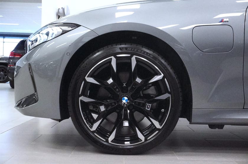 Bild 2 av BMW 330e xDrive Touring M Sport Kamera Dragkrok