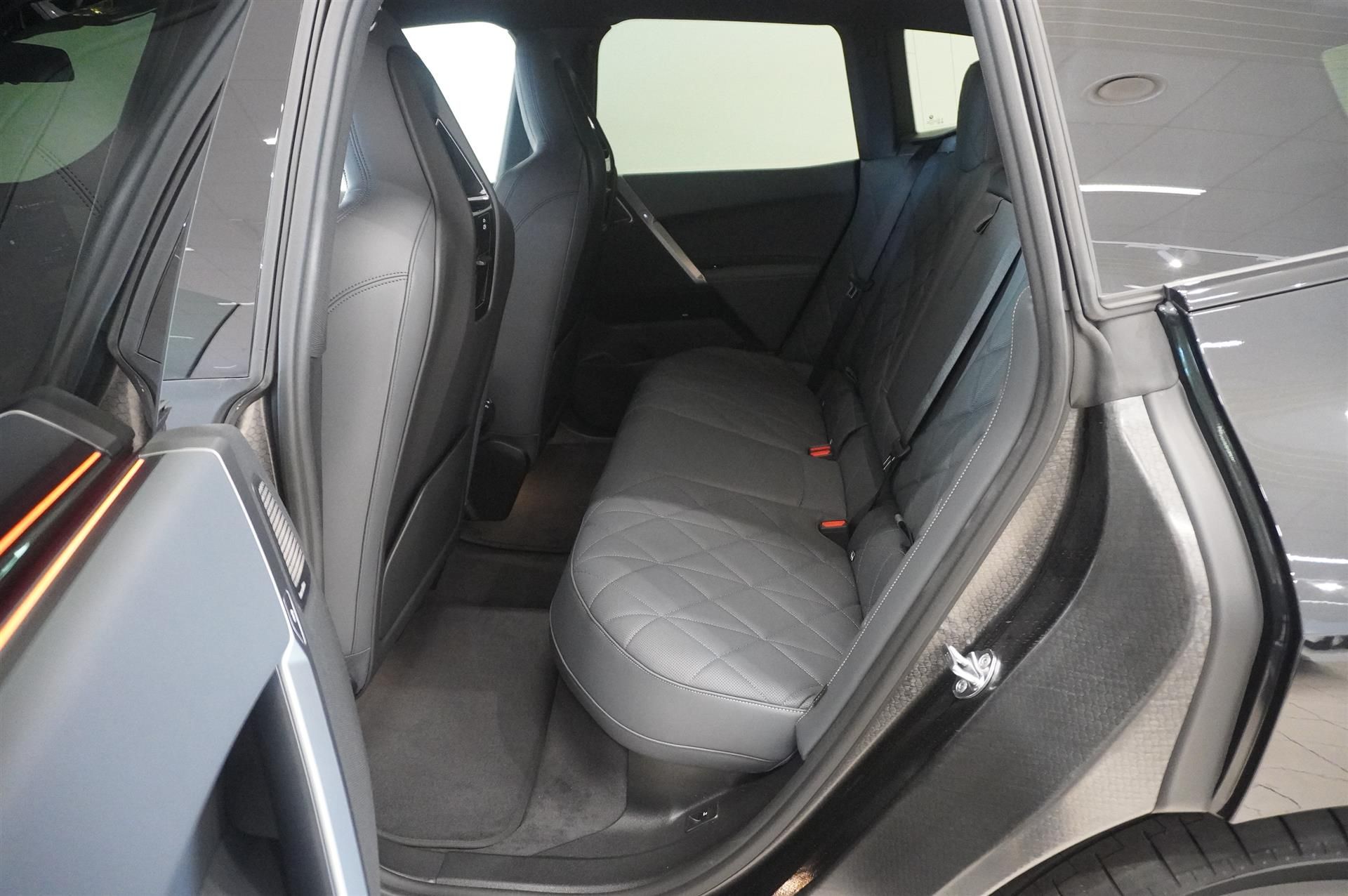 BMW iX xDrive60, 544hk, 2026