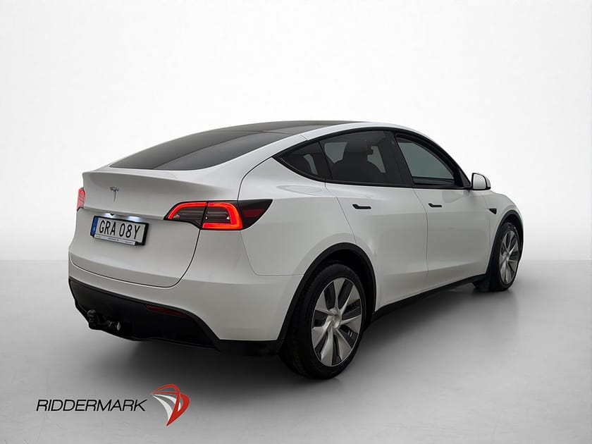 Bild 5 av Tesla Model Y Standard Range RWD Dragkrok Ljus interiör AP MOMS