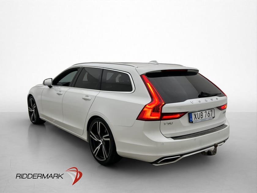 Bild 4 av Volvo V90 D5 AWD R-Design VOC Pano B&W HuD Kamera Drag