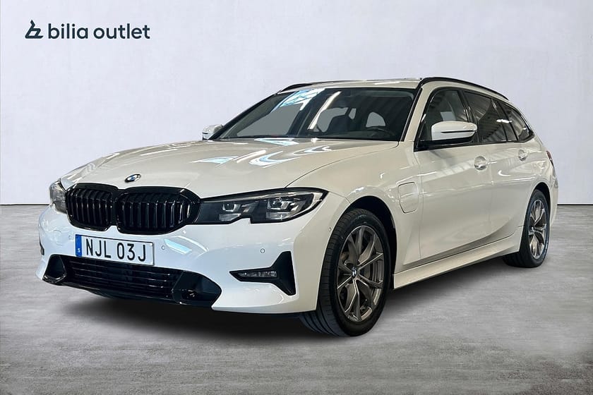 Bild 1 av BMW 330e xDrive Touring aut Sport line 292hk Navi Drag B-kamera