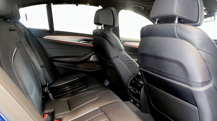 Bild 5 av BMW M550i xDrive Sedan Rattvärme B&W Taklucka Drag Soft-Close Massagestolar