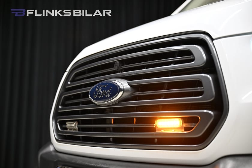 Bild 3 av Ford Transit 350 Chassi Dubbelhytt 170HK Dubbelhytt|6-Sits|Kranbil|Flak|NyKamrem|Moms