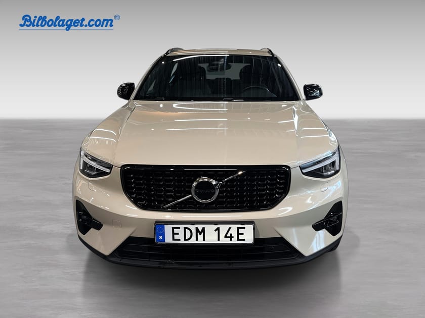 Bild 2 av Volvo XC40 B4 FWD Bensin Plus Dark