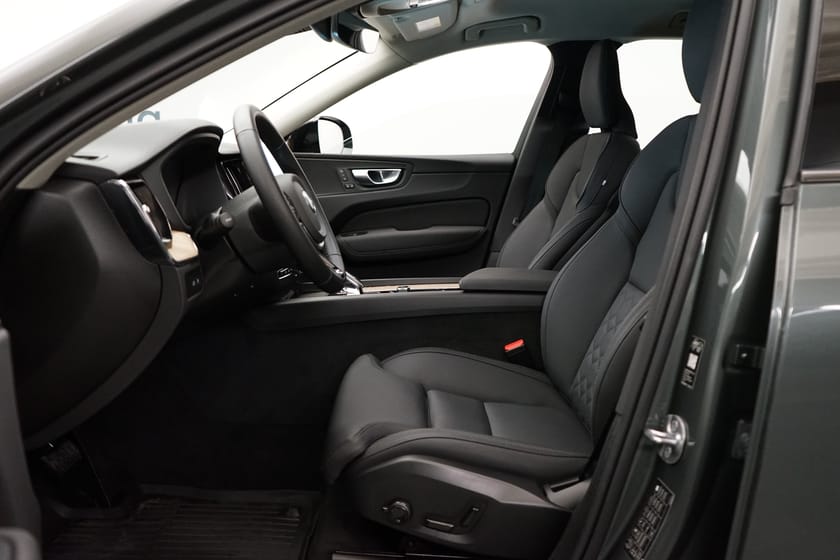 Bild 5 av Volvo XC60 T6 Plus Dark Nordic Edition, Navigation, Dragkrok, Förarstol elmanövrerad