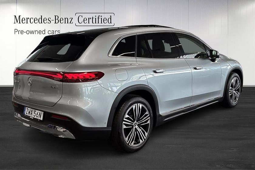 Bild 3 av Mercedes-Benz EQS SUV 500 4MATIC Panorama Head up Burmester Digital light
