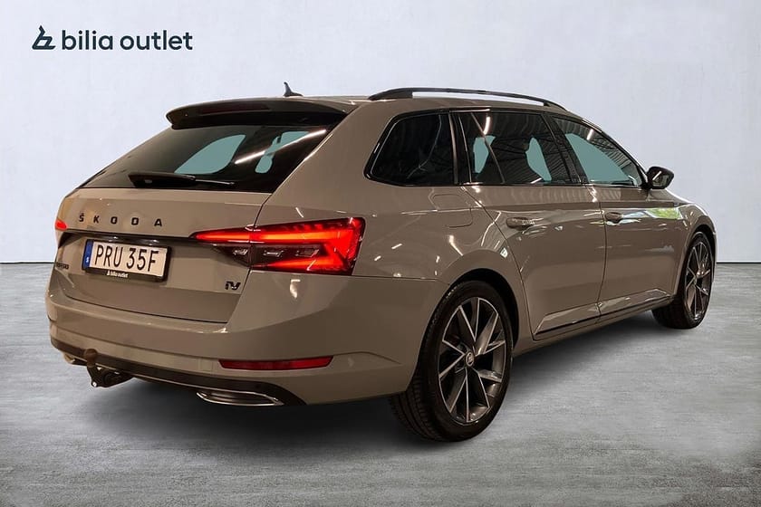Bild 4 av Škoda Superb iV Kombi Skoda 1.4 TSI Sportline Pano Cockpit Drag Värmare