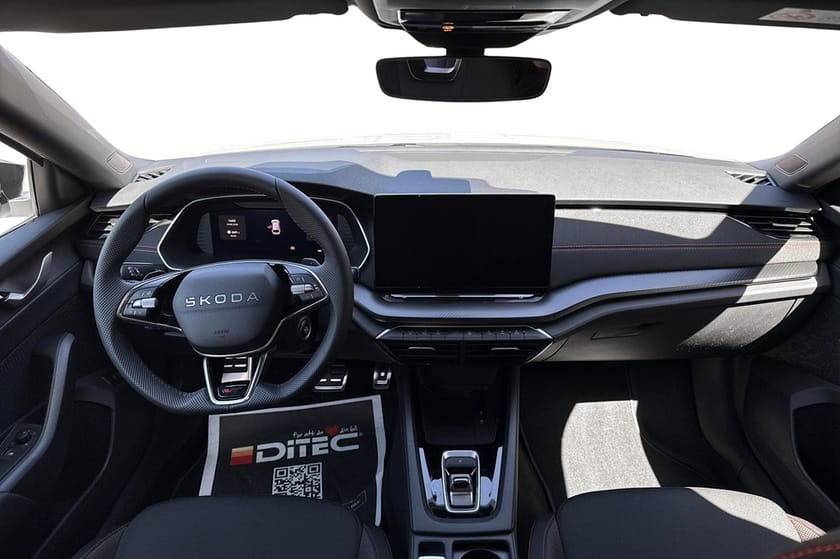 Bild 5 av Škoda Octavia Kombi RS 2,0 TSI 265 Hk 7 vxl DSG Drag värmare