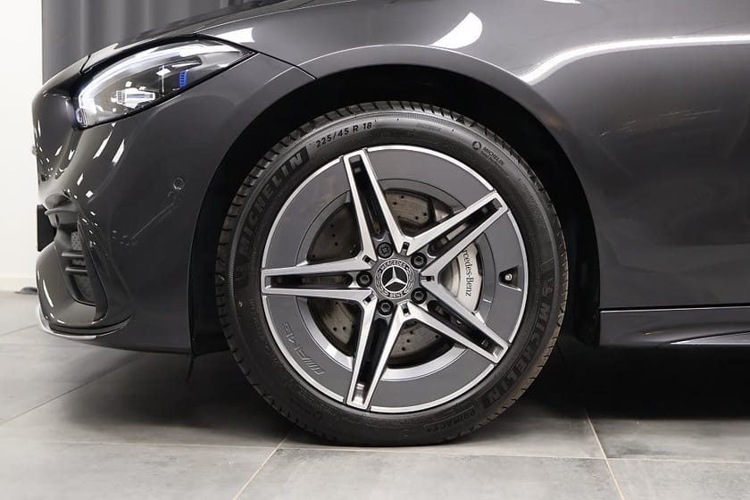 Bild 5 av Mercedes-Benz C 300 T e AMG Premium Burmester Drag Digital Light Leasebar