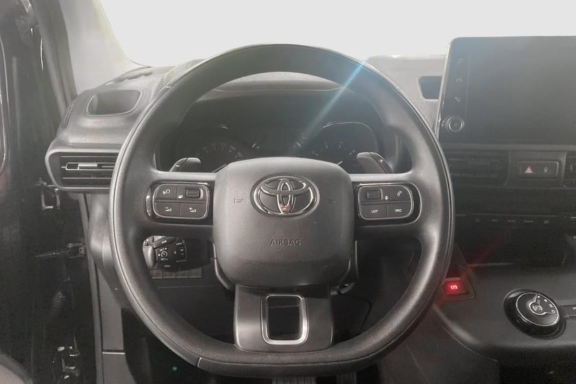 Bild 3 av Toyota ProAce City 1,5D ADBLUE 130 HK S&S AUT 8 PROFESSIO