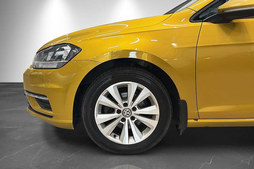 Bild 2 av Volkswagen Golf 1.0 TSI 110hk Base CarPlay Adaptiv fart Kamrem bytt