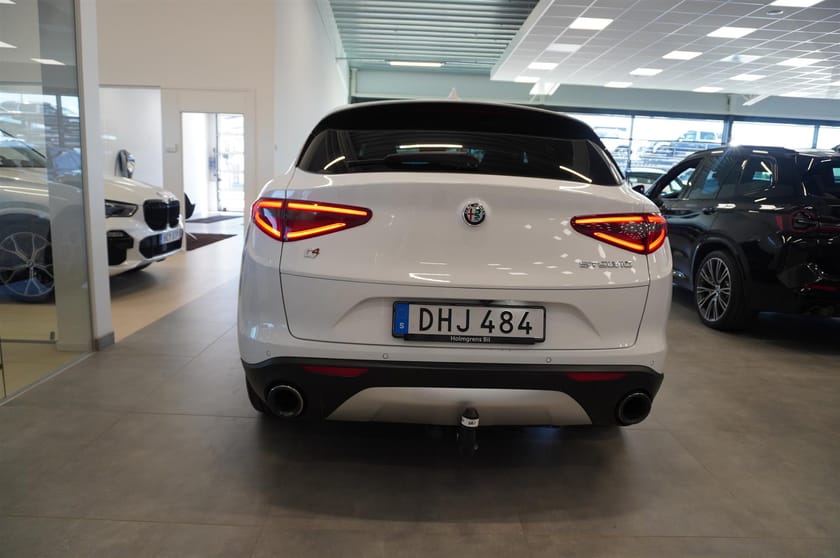 Bild 5 av Alfa Romeo Stelvio 2.0 Turbo Q4 Super CarPlay Kamera Drag 280hk