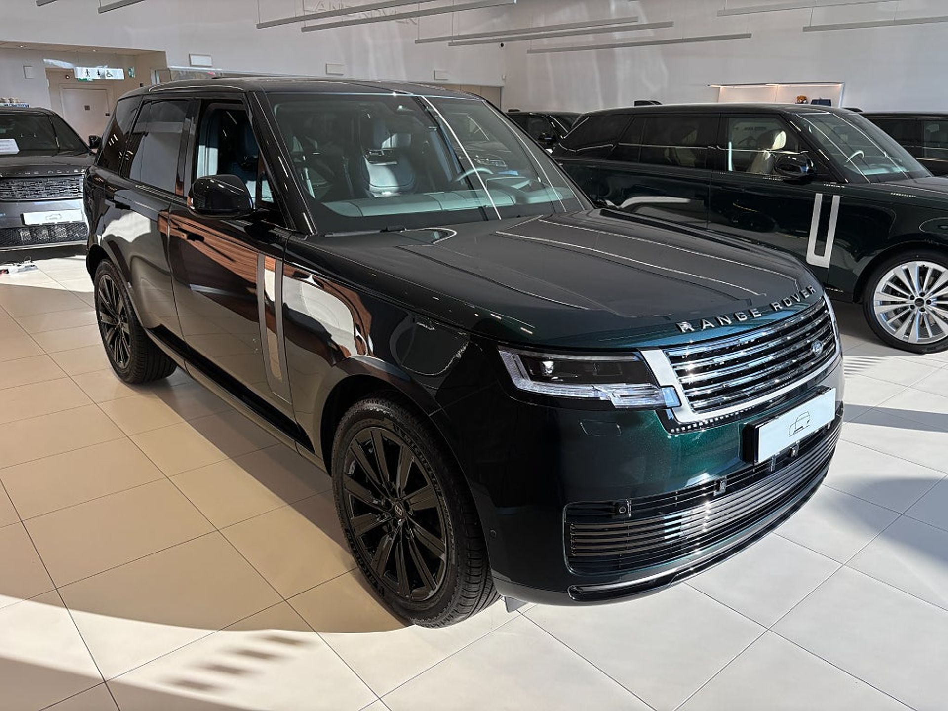 Land Rover Range Rover P550e SV 2027, photo 3/10